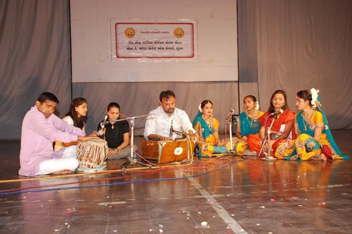 ZF Wadia Womens College and NK Jhota College of Commerce, Surat campus photo 3