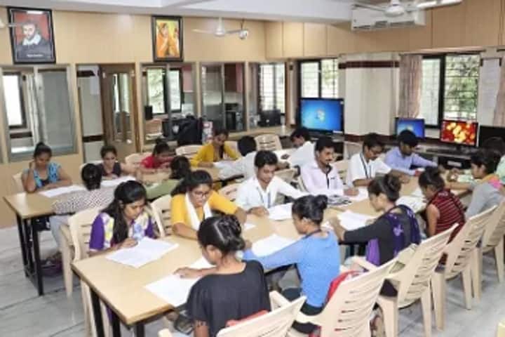 JZ Shah Arts and HP Desai Commerce College, Surat campus photo 3