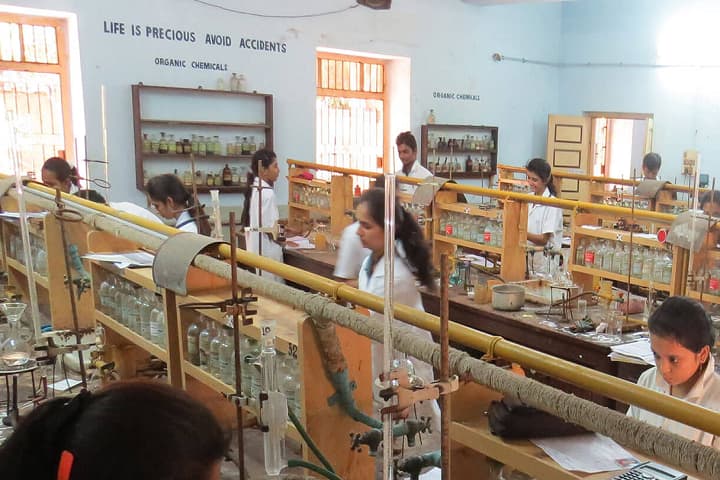 Navyug Science College, Surat campus photo 5