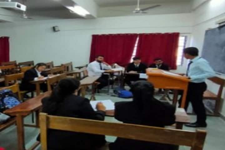 Faculty of Law, Maharaja Sayajirao University of Baroda, Vadodara campus photo 2