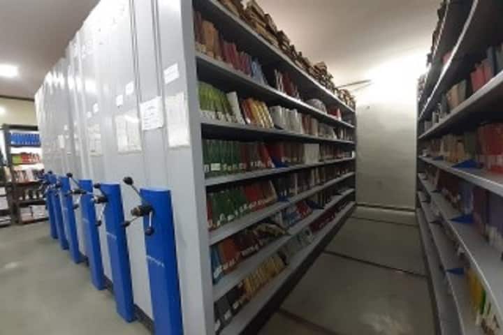 Faculty of Law, Maharaja Sayajirao University of Baroda, Vadodara campus photo 3