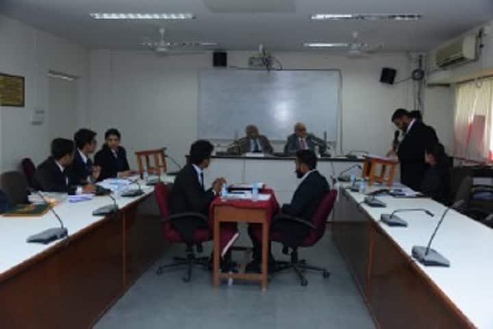 Faculty of Law, Maharaja Sayajirao University of Baroda, Vadodara campus photo 4