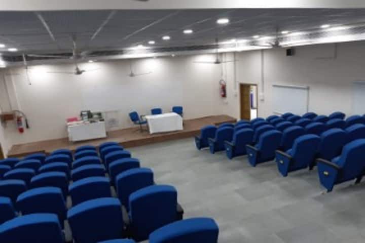 Faculty of Law, Maharaja Sayajirao University of Baroda, Vadodara campus photo 5