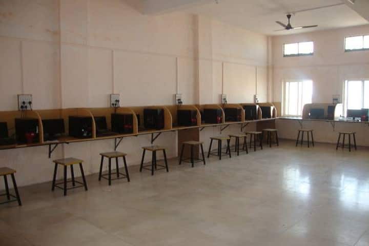 Kai Sau Sunitatai Eknathrao Dhakane Polytechnic College, Shevgaon campus photo 6