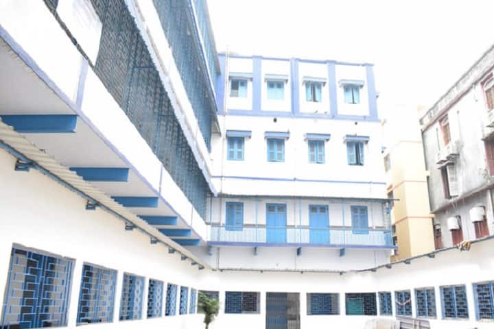 The Calcutta Homoeopathic Medical College and Hospital, Kolkata campus photo 2