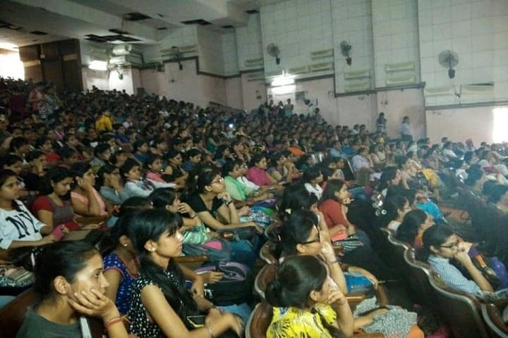 Vivekananda College, Delhi campus photo 3