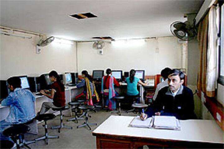 Prin MC Shah Commerce College, Ahmedabad campus photo 4