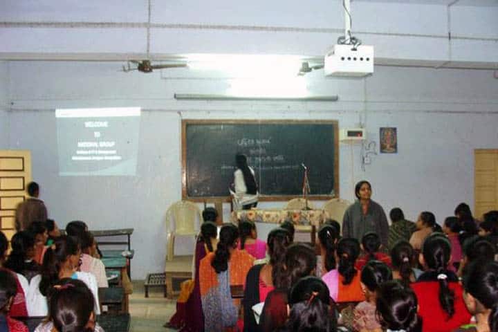 Navyug Arts College, Surat campus photo 2