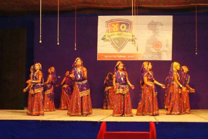 Navyug Arts College, Surat campus photo 3