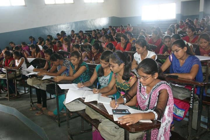 Shree JD Gabani Commerce and Shree Swami Atmanand Saraswati College of Management, Surat campus photo 3