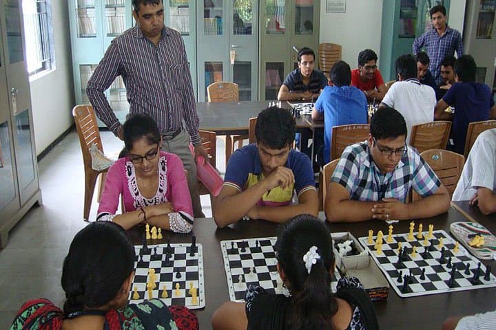 Shree JD Gabani Commerce and Shree Swami Atmanand Saraswati College of Management, Surat campus photo 4