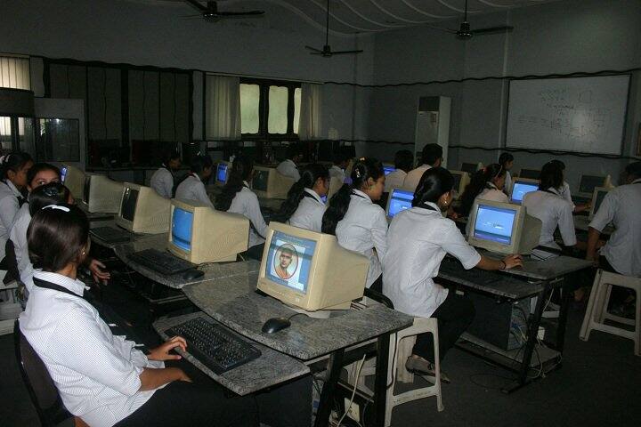 Shree JD Gabani Commerce and Shree Swami Atmanand Saraswati College of Management, Surat campus photo 5