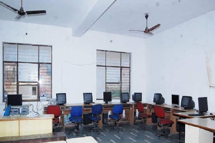 Raj Kumar Goel Girls Degree College, Ghaziabad campus photo 3