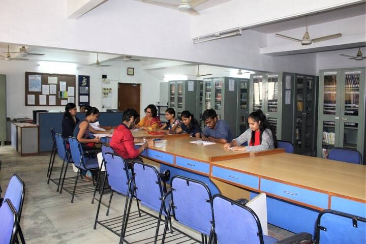 JG College of Commerce, Ahmedabad campus photo 3