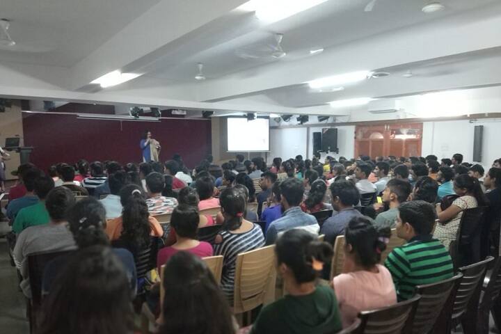 JG College of Commerce, Ahmedabad campus photo 4