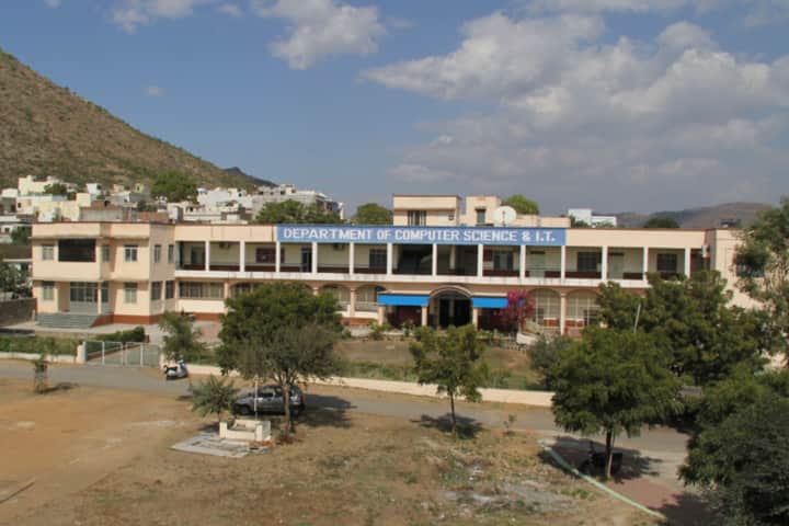 Janardan Rai Nagar Rajasthan Vidyapeeth, Udaipur campus photo 2