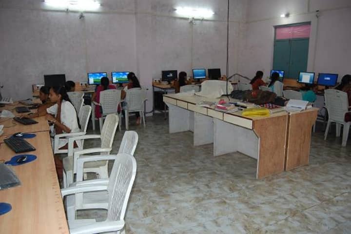 Women's College of Arts Commerce and Computer Application, Yawal campus photo 3