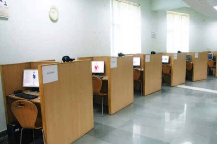 Morarji Desai National Institute of Yoga, New Delhi campus photo 4