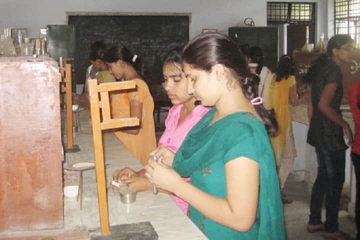 Rajkiya Mahila Snatkottar Mahavidyalaya, Banda campus photo 3