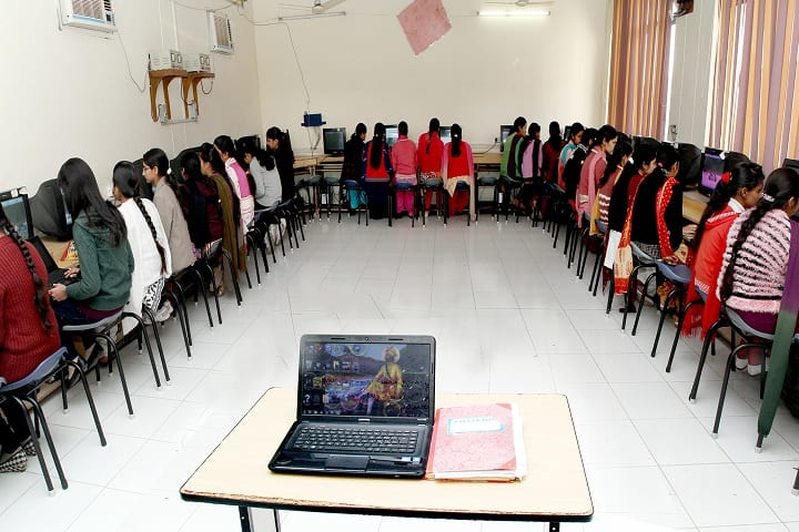Dasmesh Girls College, Hoshiarpur campus photo 6