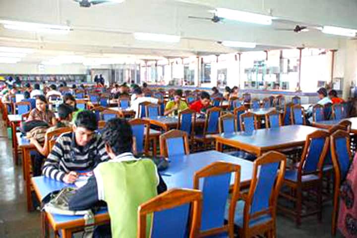 Vivekanand Education Society's College of Arts, Science and Commerce, Mumbai campus photo 3