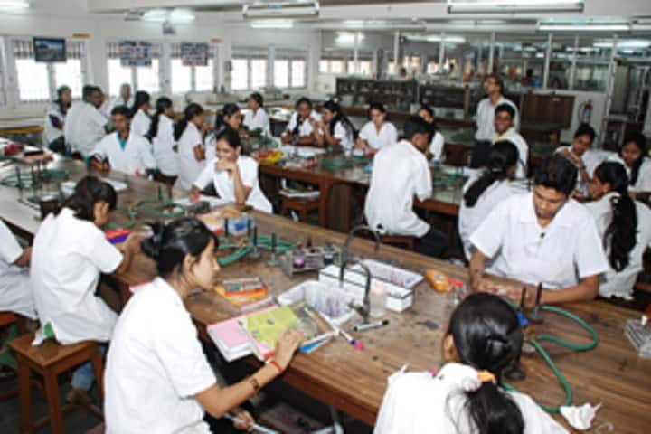 Vivekanand Education Society's College of Arts, Science and Commerce, Mumbai campus photo 5