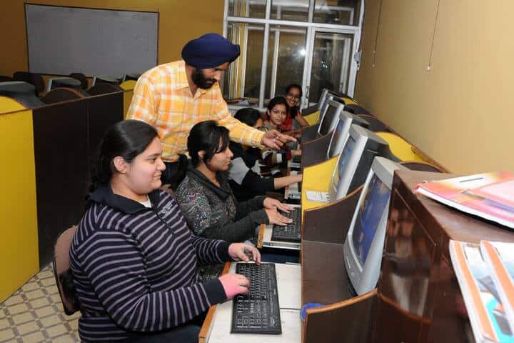 Gopichand Arya Mahila College, Fazilka campus photo 5