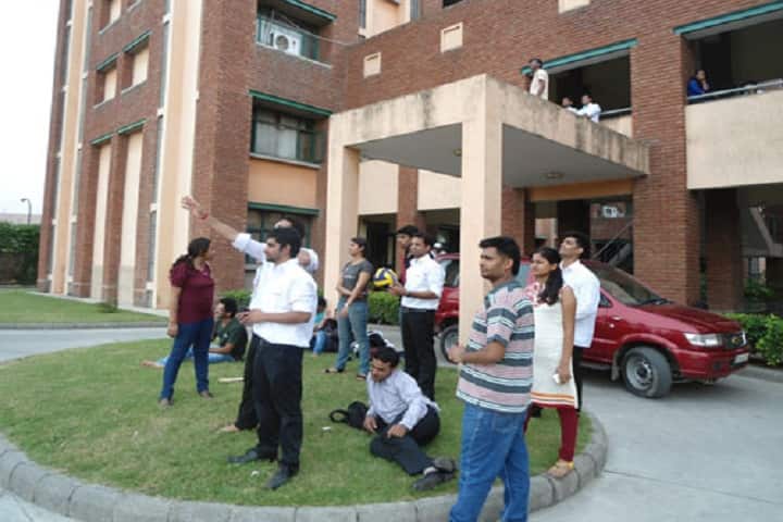 Jaipuria Noida campus photo 2