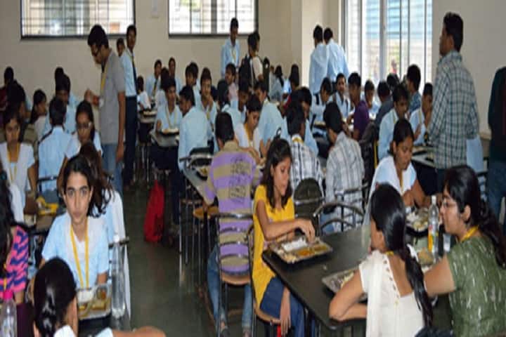 Ness Wadia College of Commerce, Pune campus photo 2