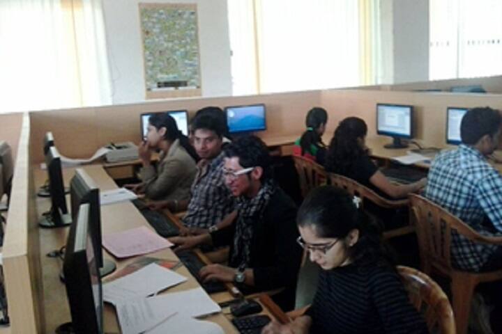 Ness Wadia College of Commerce, Pune campus photo 5