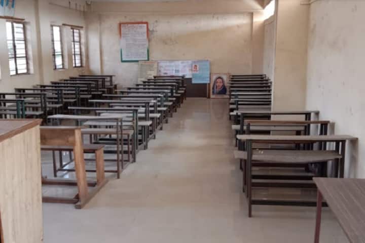 Savitribai Phule Mahila Shikshanshastra Mahavidyalaya, Peth Vadgaon campus photo 3