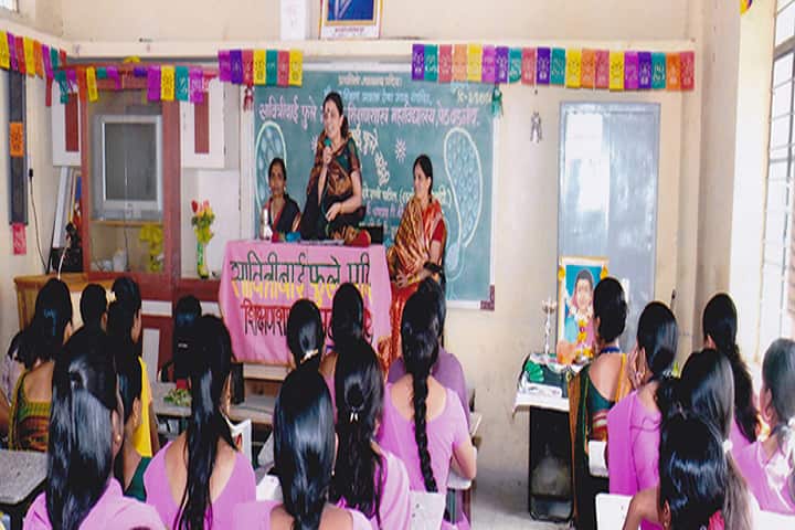 Savitribai Phule Mahila Shikshanshastra Mahavidyalaya, Peth Vadgaon campus photo 4