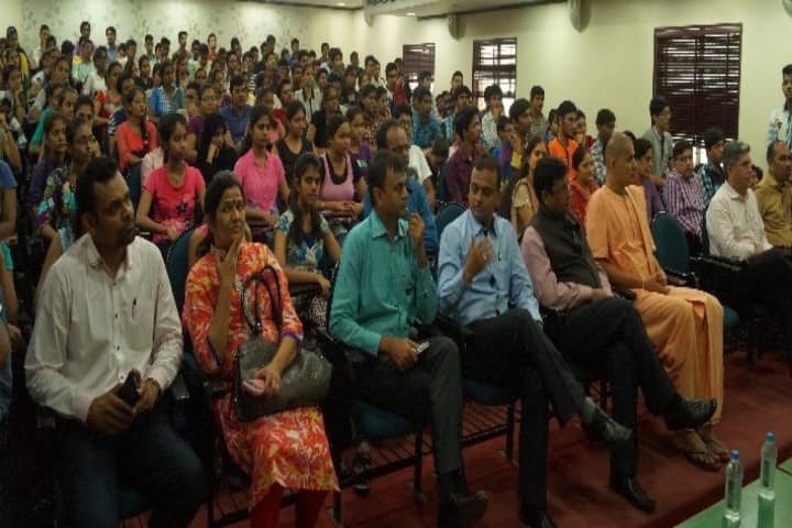 H L College of Commerce, Ahmedabad campus photo 2