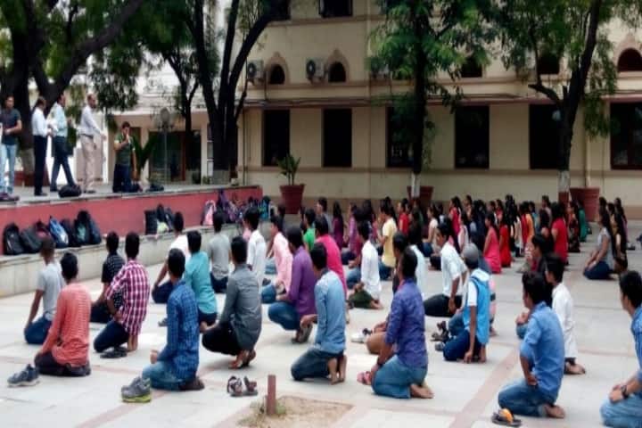 H L College of Commerce, Ahmedabad campus photo 3