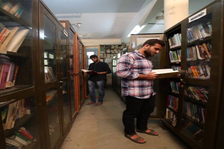 H L College of Commerce, Ahmedabad campus photo 6