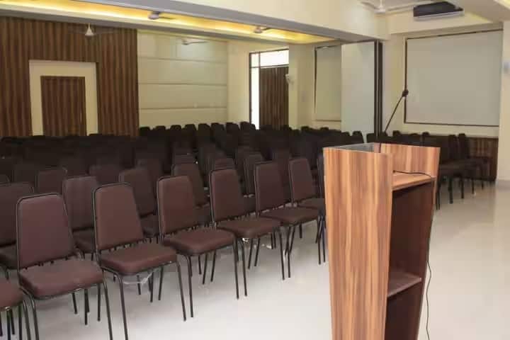 Prahladrai Dalmia Lions College of Commerce and Economics, Mumbai campus photo 2