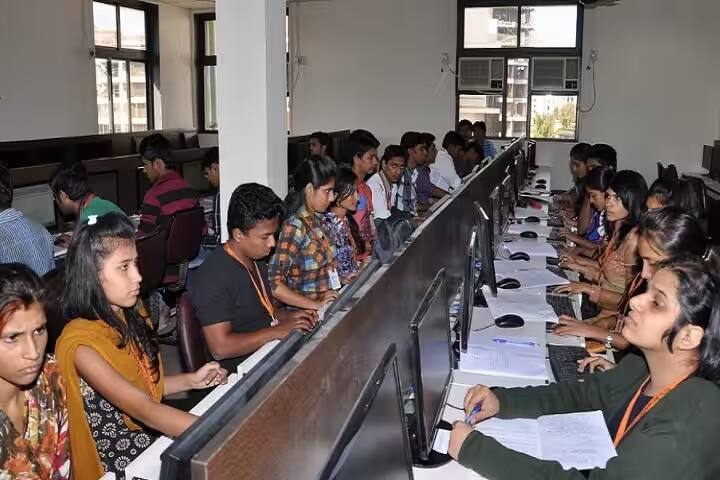 Prahladrai Dalmia Lions College of Commerce and Economics, Mumbai campus photo 3