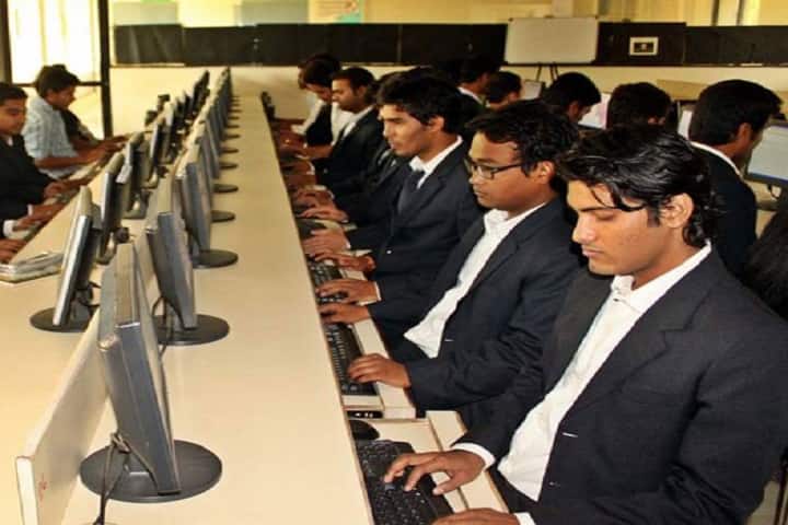 ISB and M College of Commerce, Pune campus photo 5
