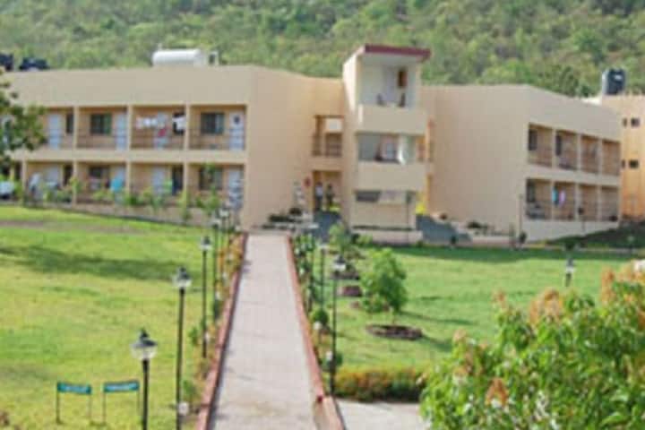 ISB and M College of Commerce, Pune campus photo 6