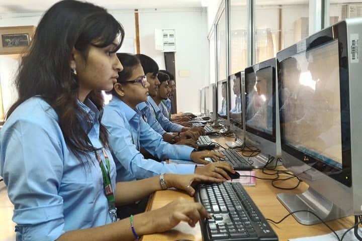 Parul Institute of Pharmacy, Vadodara campus photo 2