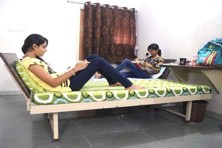 Parul Institute of Fine Arts, Vadodara campus photo 4