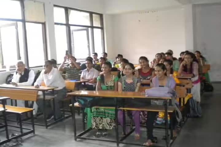 Shree PDM Graduate Teacher's College, Rajkot campus photo 2