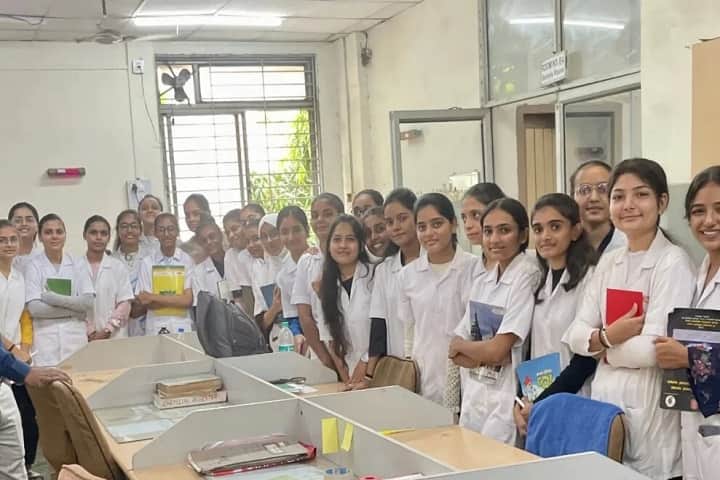 Vanita Vishram Womens University, Surat campus photo 5