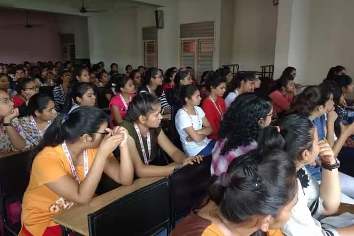 Shree Mahalaxmiji Mahila Homoeopathic Medical College, Vadodara campus photo 6