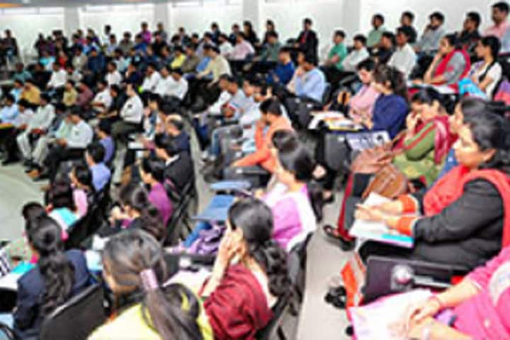 Smt RD Gardi Department of Business Management, Rajkot campus photo 3