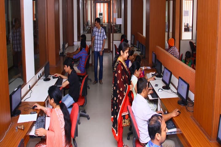 Rayat Bahra University School of Pharmaceutical Sciences, Mohali campus photo 3
