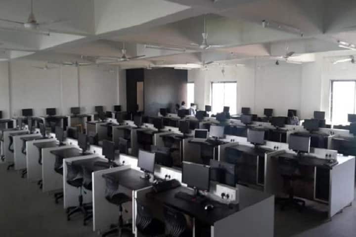 Surendranagar University, Wadhwan campus photo 2