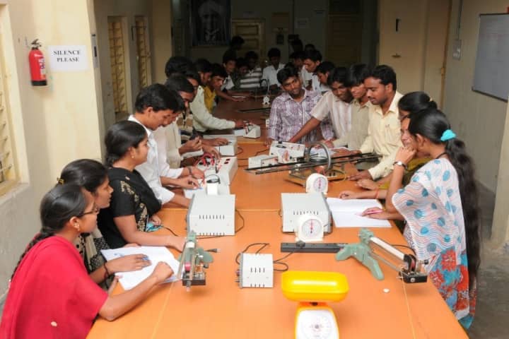 JNTUH College of Engineering, Manthani campus photo 4
