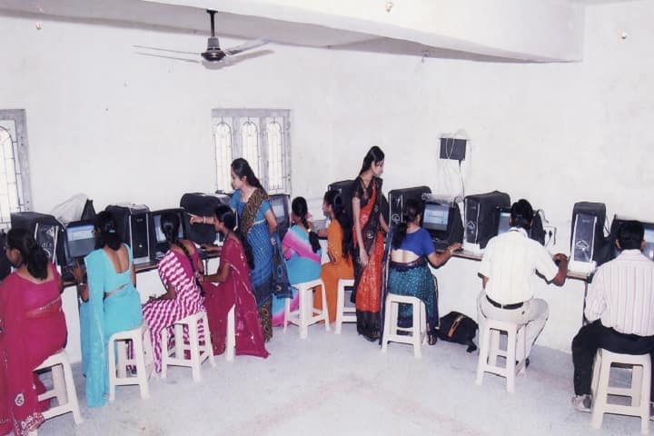 Shreemati Meenakshiben Shantibhai Dave College of Education, Jamnagar campus photo 2