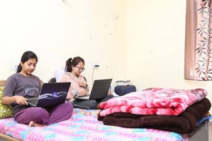School of Pharmacy, Maya Devi University, Dehradun campus photo 2